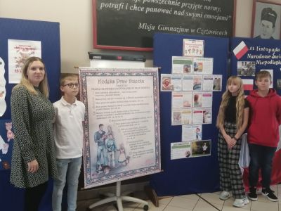 Uczniowie biorący udział w akcji